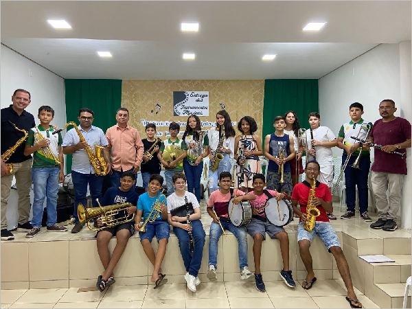 Prefeitura de Monsenhor Tabosa realiza entrega de novos instrumentos para banda de música